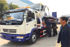 龙岗汽车道路救援拖车价格